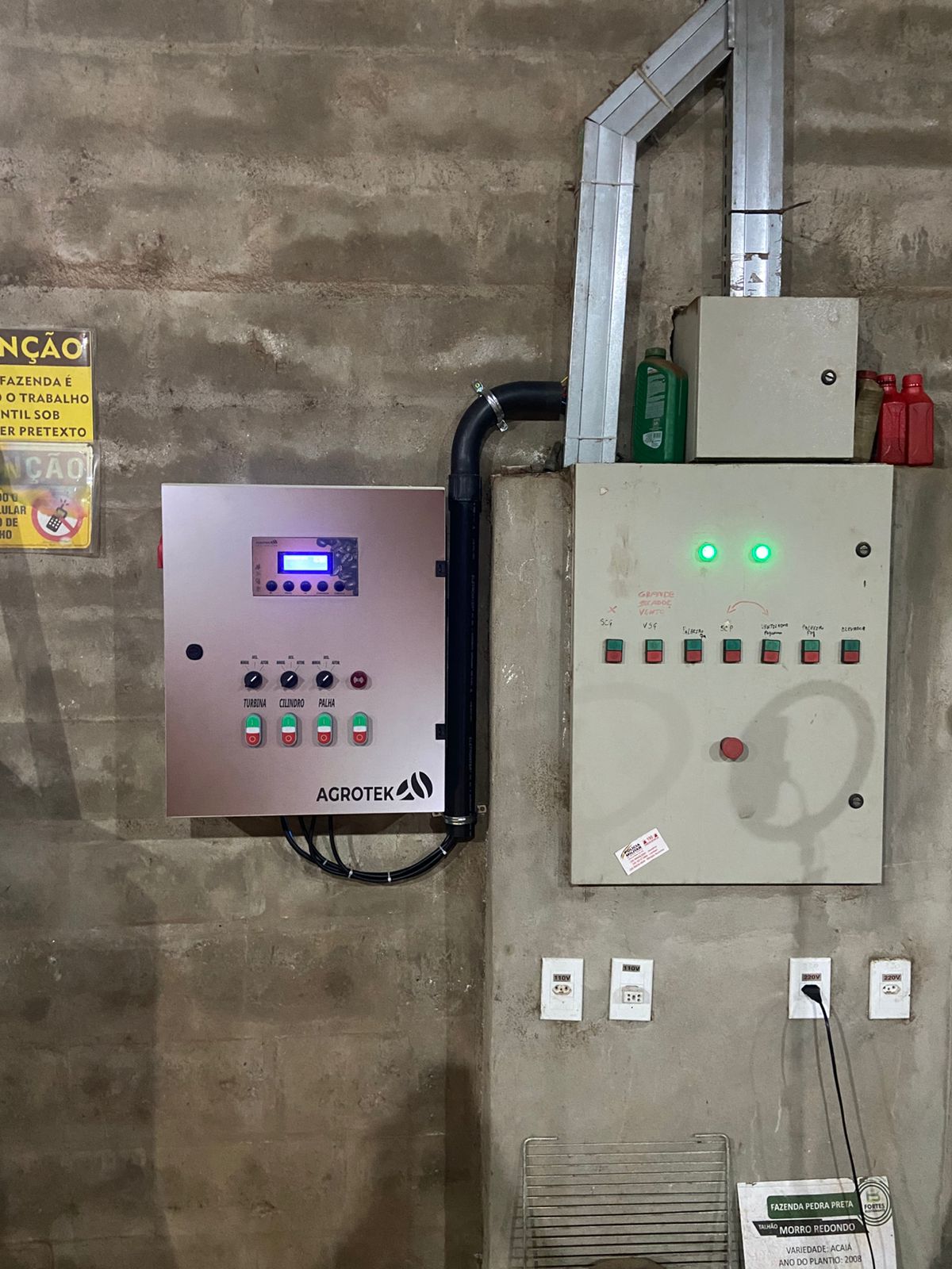 Painel AGROTEK instalado ao lado do painel existente